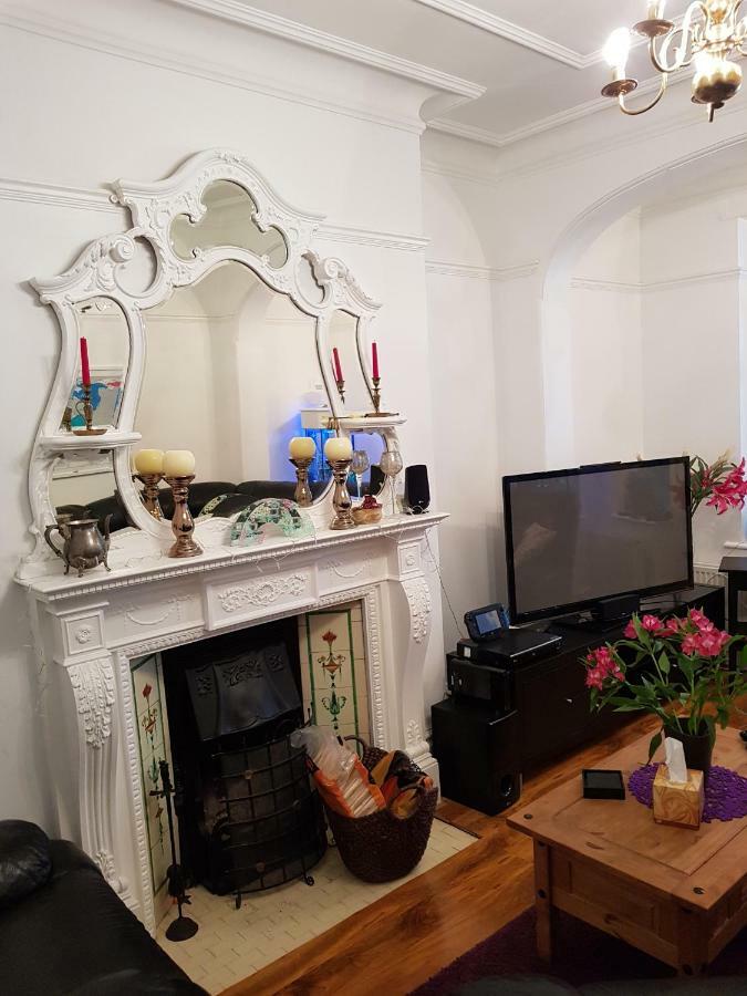 אילפורד Beautiful Room In Victorian Family Home מראה חיצוני תמונה