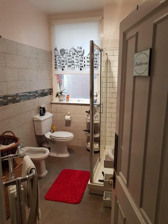 אילפורד Beautiful Room In Victorian Family Home מראה חיצוני תמונה