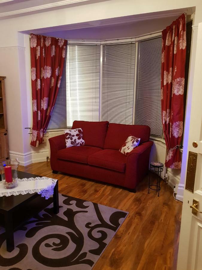 אילפורד Beautiful Room In Victorian Family Home מראה חיצוני תמונה
