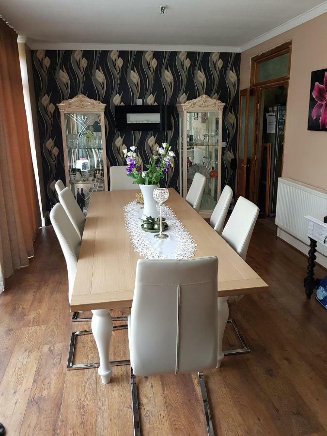 אילפורד Beautiful Room In Victorian Family Home מראה חיצוני תמונה